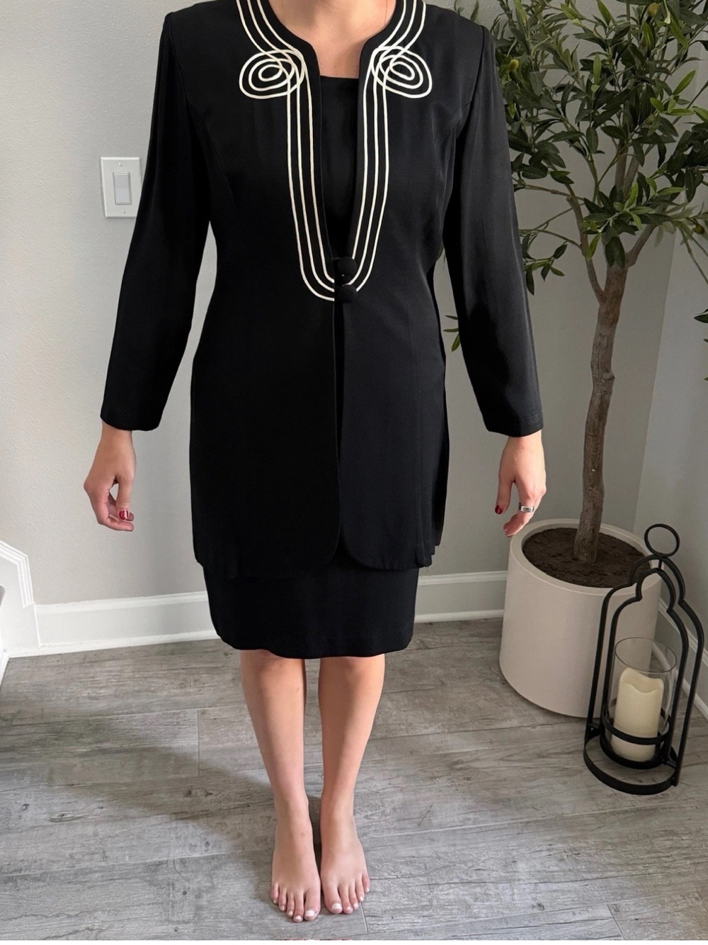 Vintage 80’s Black 2 pc Suit Dress with Ivory Trim Sz 10